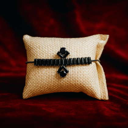 Elegant Black Stone Bracelet with Modern Design – Safa Glame