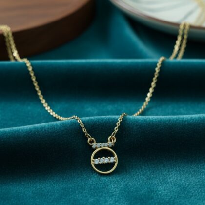 Minimal Circle Pendant Necklace – Gold Chain with Crystal Accents